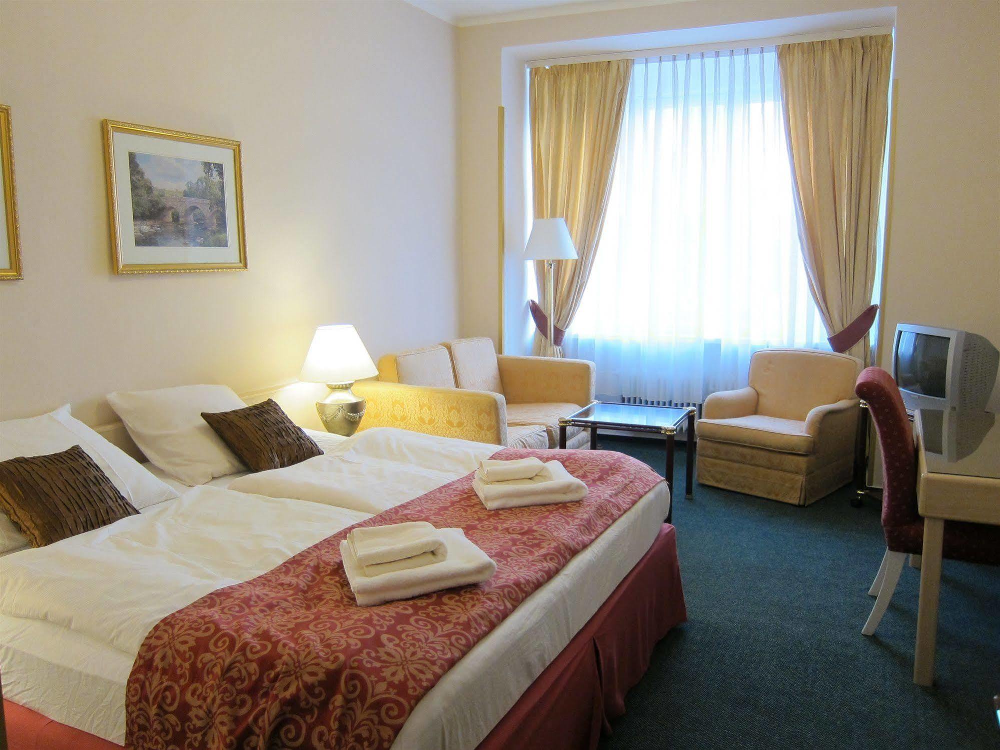 Hotel Mira Inn Prague Exterior photo