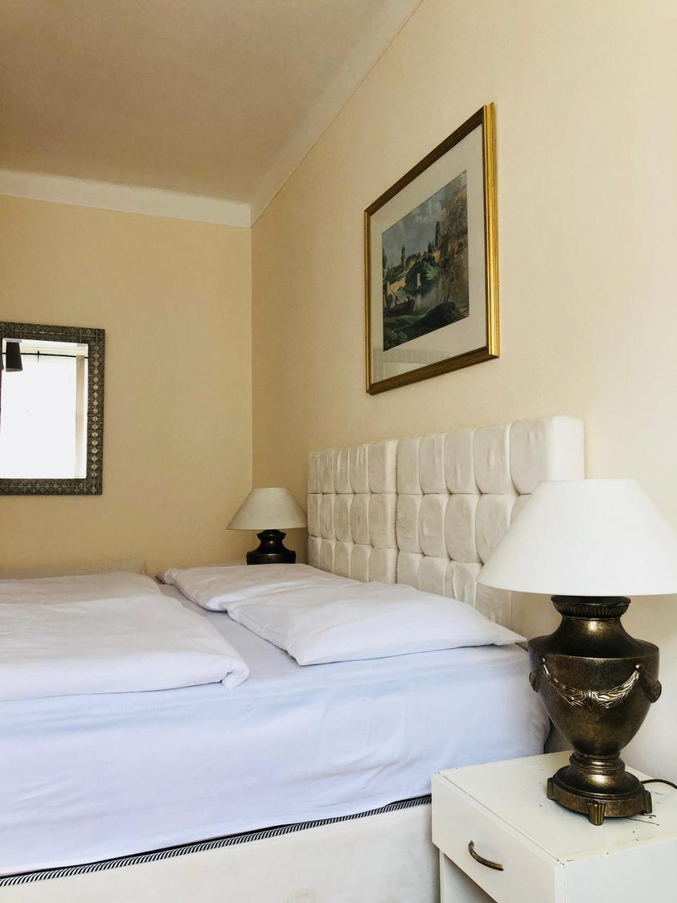 Hotel Mira Inn Prague Exterior photo