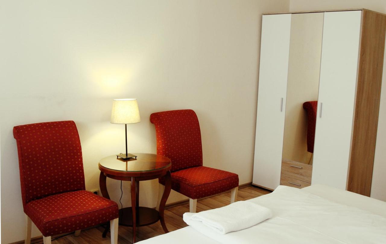Hotel Mira Inn Prague Exterior photo